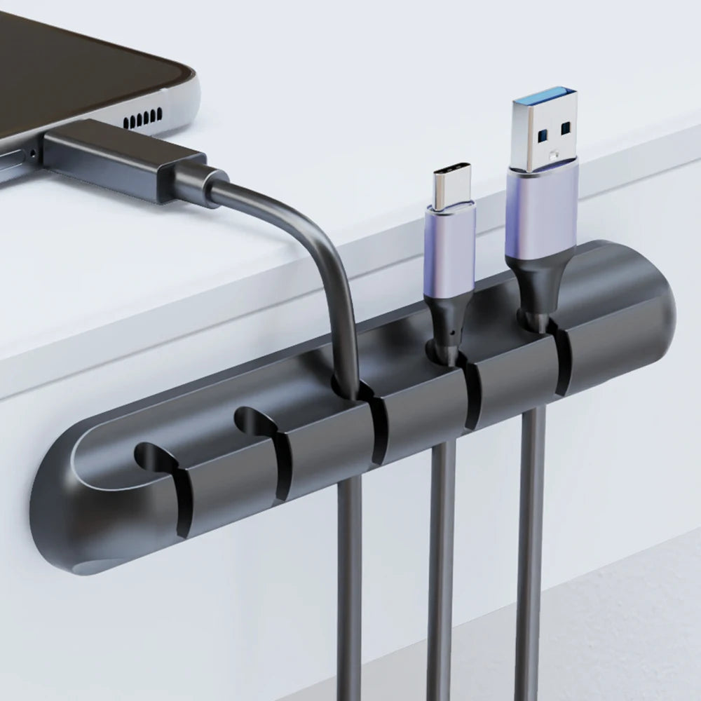 Selvklæbende kabelholdere, clips til kabelstyring og ledningsorganisering til skrivebord, USB-opladningskabel, natbord, strømledning og musekabel