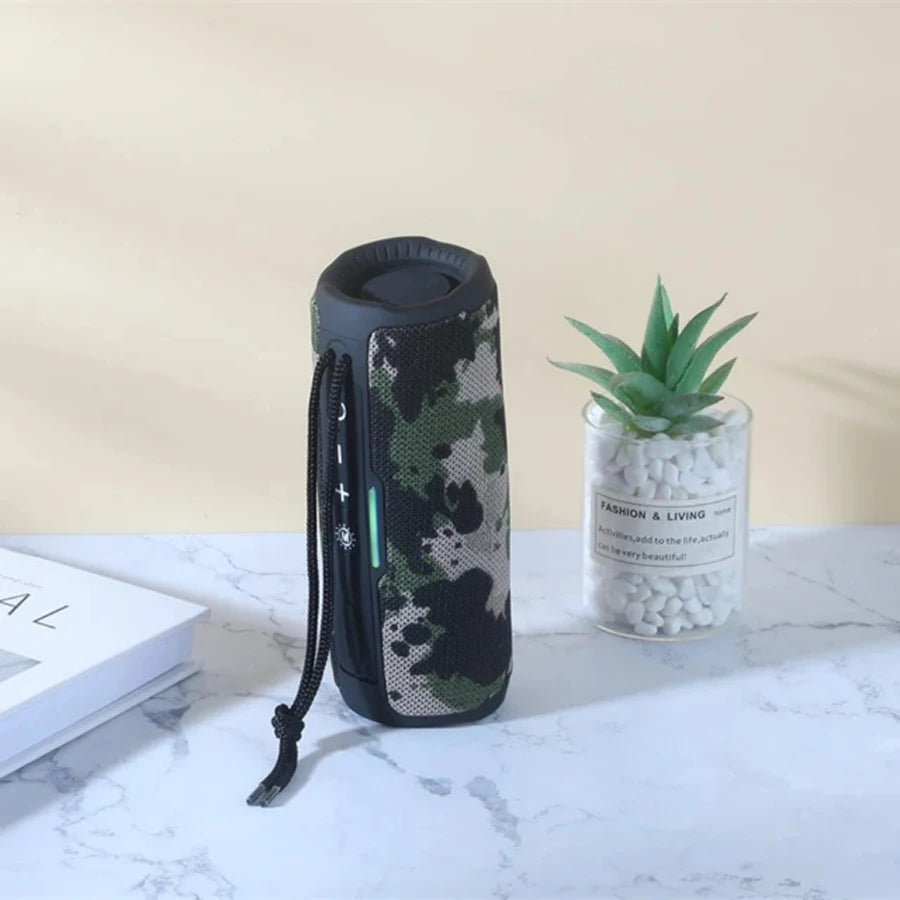 Tragbarer kabelloser Bluetooth-Lautsprecher, Musikbox mit Klangwiedergabe, Subwoofer, FM-Radio und Freisprechfunktion