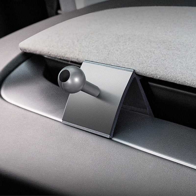 Temai MagSafe mobilholder Flex for Model 3 2024+/Model Y 2025+ mounted on car dashboard.