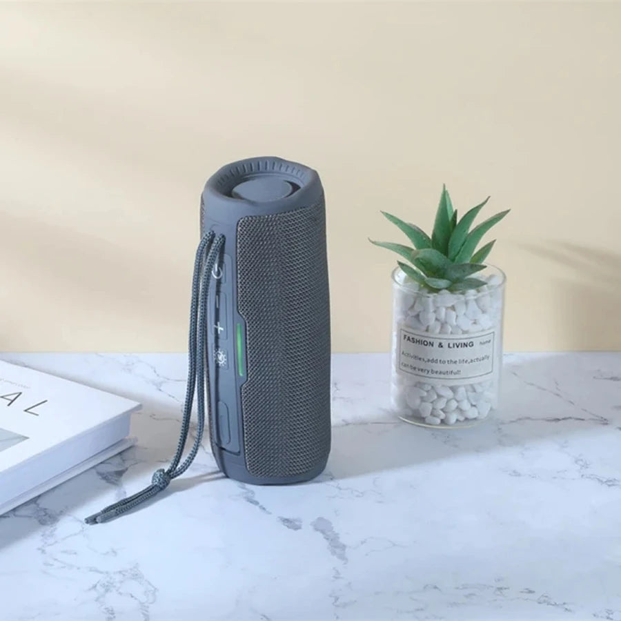 Tragbarer kabelloser Bluetooth-Lautsprecher, Musikbox mit Klangwiedergabe, Subwoofer, FM-Radio und Freisprechfunktion