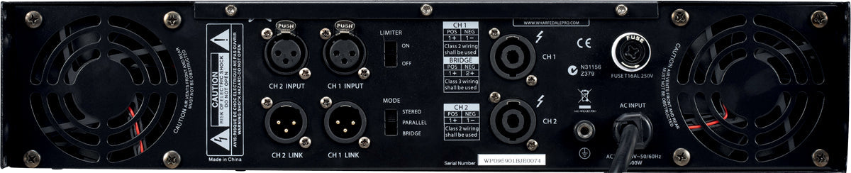 Bakpanel av Wharfedale Pro CPD2600 forsterker med tilkoblinger og viftesystem.